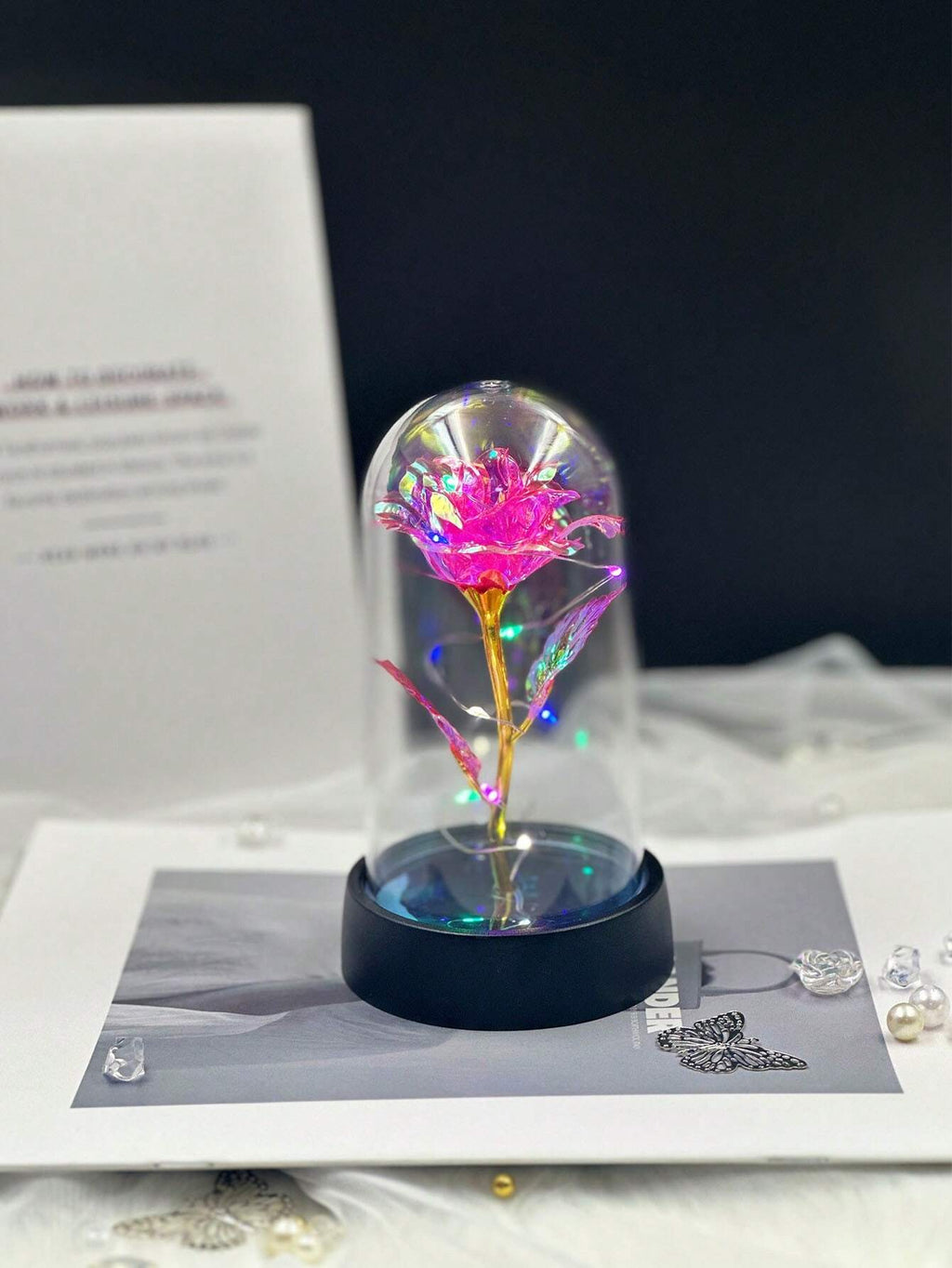 Wieczna róża z lampkami – prezent dla ukochanej